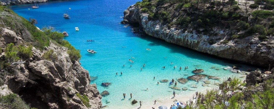 You don’t need a car to visit the best of Mallorca: bus tours