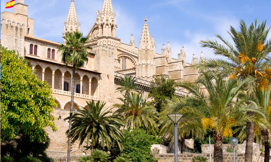 EN Pabisa Cathedral Palm Trees Palma September 18