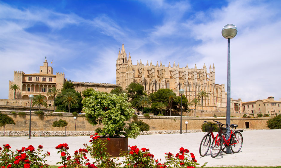 EN Pabisa Hotel Easter Spring Palma Cathedral