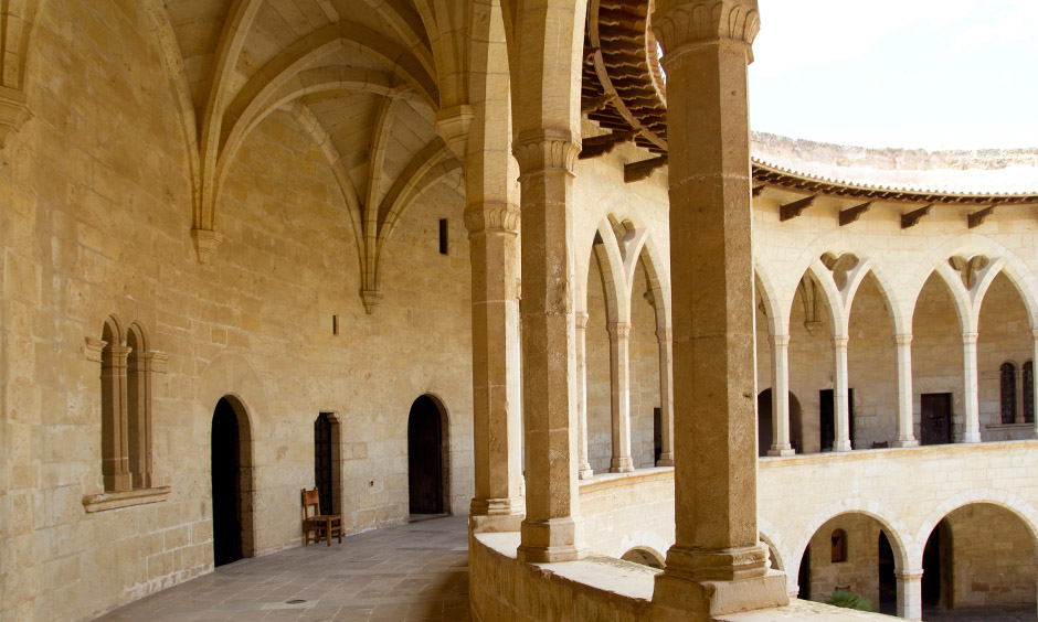 Bellver castle sightseeing in palma pabisa hotels playa de palma mallorca