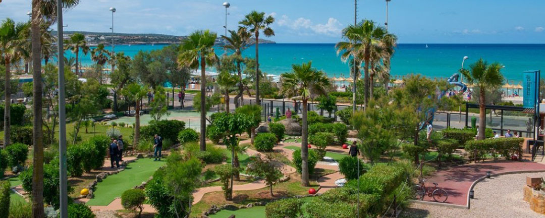 Jugar al mini golf en Playa de Palma: Dino mini golf
