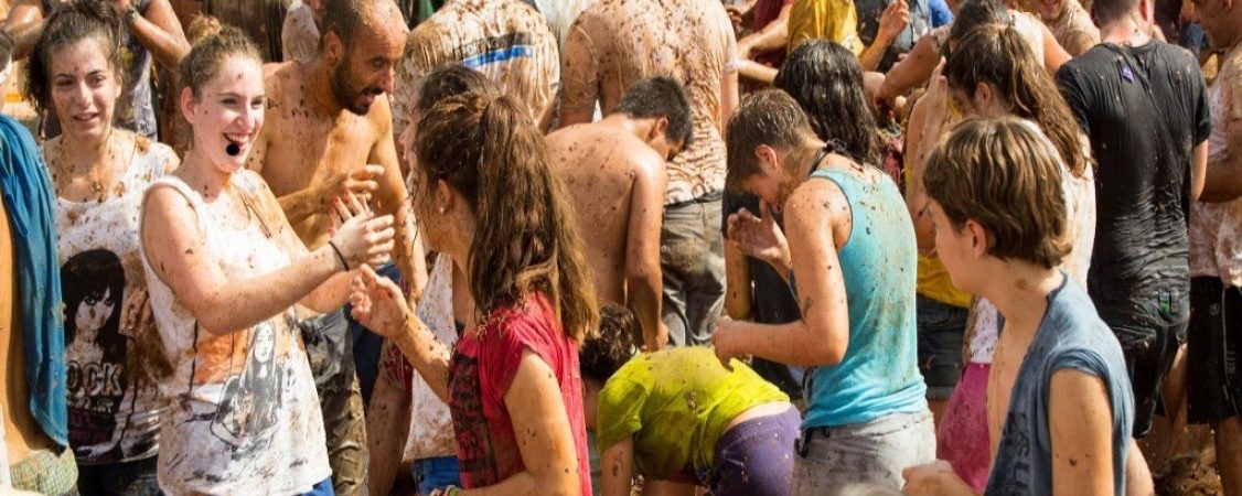 Herzliche Grüße vom Weinfest auf Mallorca